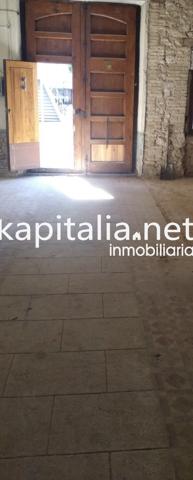 INTERESANTE CASA A LA VENTA EN ONTINYENT, ZONA CERCA DEL CENTRO COMERCIAL Y DE LA PLAZA CONCEPCION. photo 0
