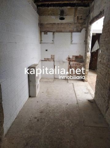 INTERESANTE CASA A LA VENTA EN ONTINYENT, ZONA CERCA DEL CENTRO COMERCIAL Y DE LA PLAZA CONCEPCION. photo 0