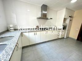 Piso en alquiler en el centro de Ontinyent (Valencia). photo 0
