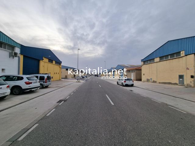 Nave industrial a la venta y alquiler en primera linea de carretera en Ontinyent photo 0