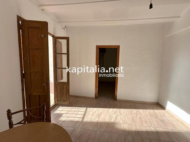 GRAN CASA CON GARAJE A LA VENTA EN EL PALOMAR photo 0