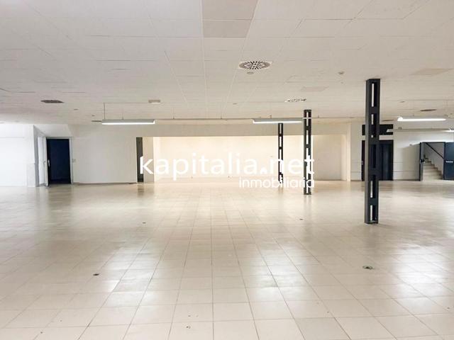 Local comercial en alquiler en Ontinyent photo 0