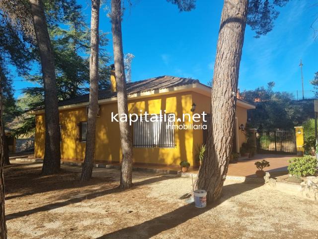 Chalet a la venta en Ontinyent photo 0