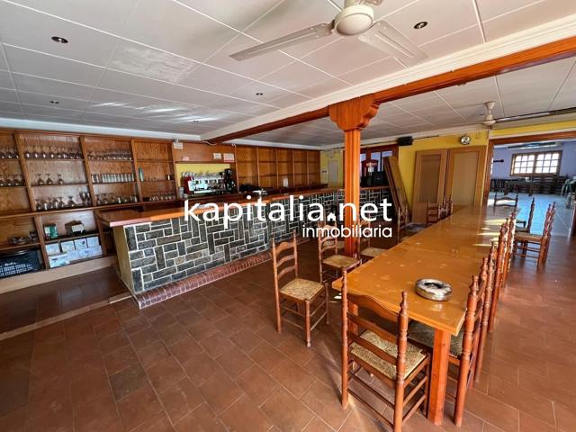BAR RESTAURANTE+VIVIENDA A LA VENTA EN BARCHETA photo 0