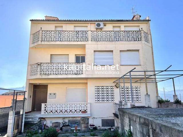 Edificio a la venta en Beniarrés. photo 0