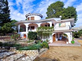 Venta de chalet en Ontinyent con personalidad propia photo 0