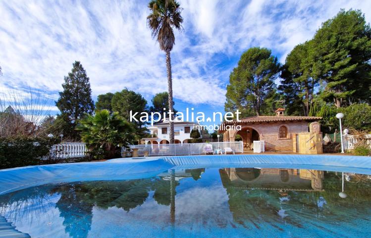 Venta de chalet en Ontinyent con personalidad propia photo 0