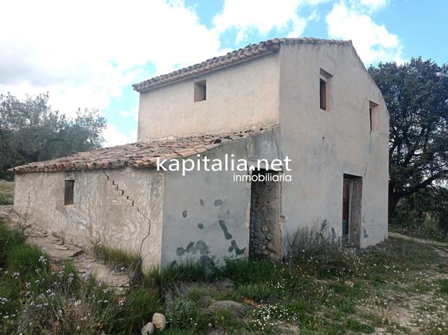 CASA CON AMPLIO TERRENO A LA VENTA EN BENILLOBA photo 0