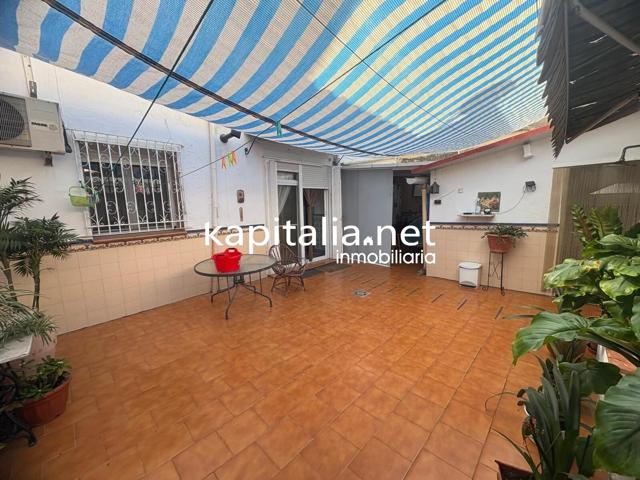 ESTUPENDA CASA TOTALMENTE AMUEBLADA A LA VENTA EN VALLADA photo 0
