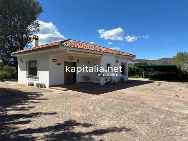 CHALET EN VENTA JUNTO A LA POBLACIÓN photo 0