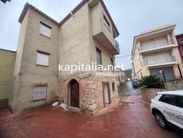 BONITA CASA A LA VENTA CON BAJO COMERCIAL Y PISO DUPLEX EN ADOR photo 0
