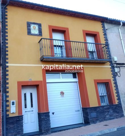 INTERESANTE CASA A LA VENTA EN GAYANES photo 0