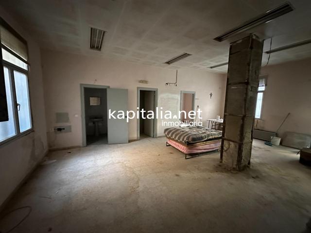 GRAN CASA A LA VENTA EN AGULLENT photo 0