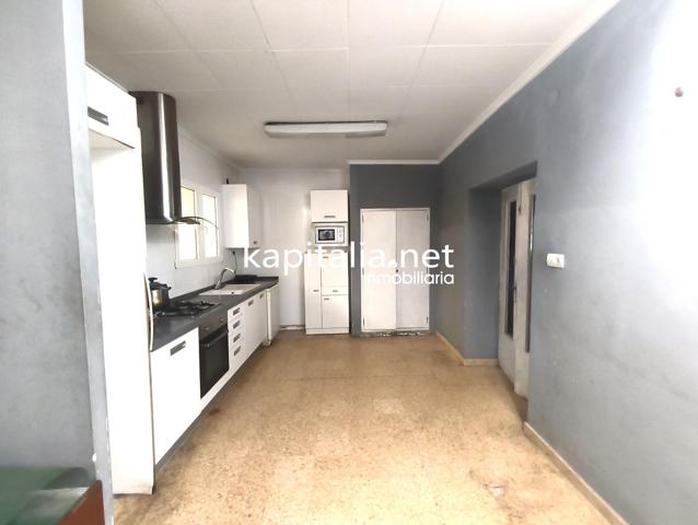 PISO CON LOCAL A LA VENTA EN LA POBLA LLARGA, ZONA CALLE MAYOR. photo 0