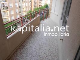 Piso en venta en Ontinyent photo 0