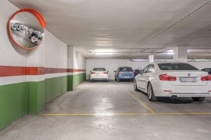 SE VENDEN 2 PLAZAS DE GARAJE Y 1 TRASTERO. ZONA FORUM. 38.000 EUROS. photo 0