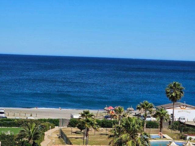 ADOSADO EN PRIMERA LÍNEA DE PLAYA EN MANILVA photo 0