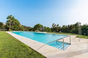 APARTAMENTO DE LUJO EN PLANTA BAJA EN EXCLUSIVA URBANIZACIÓN DE BENAHAVIS photo 0