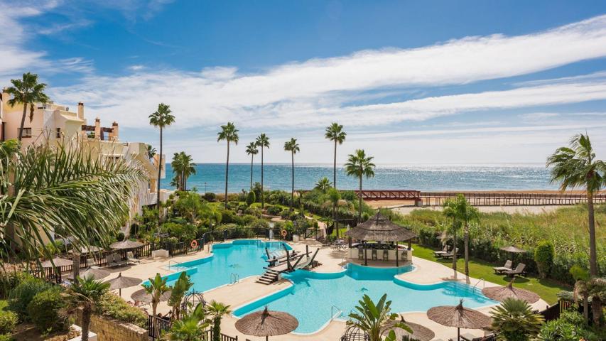 ESPECTACULAR ÁTICO EN URBANIZACIÓN CON ACCESO A UNA DE LAS MEJORES PLAYAS DE ESTEPONA photo 0