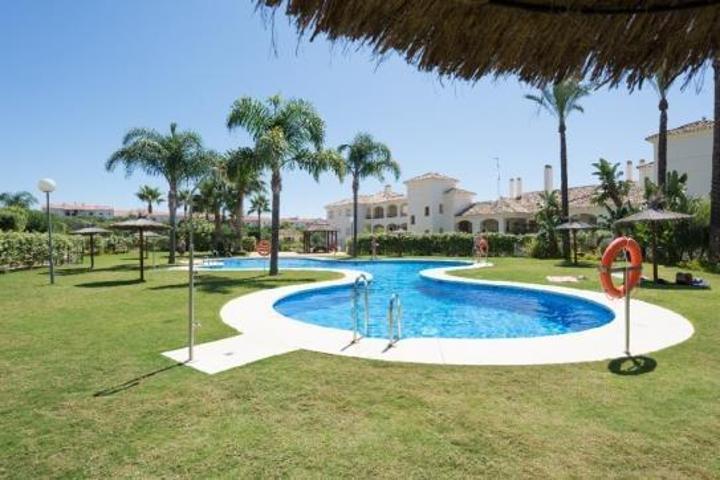 Apartamento en planta baja en Estepona, Zona Selwo photo 0