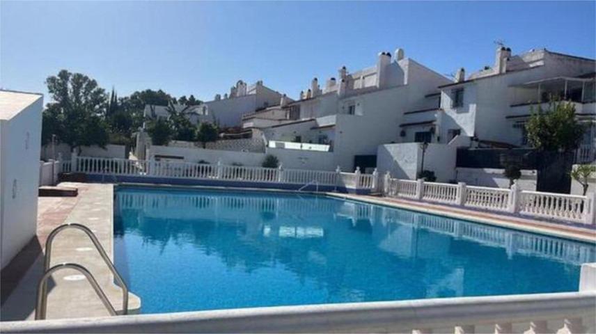 ENCANTADOR CHALET ADOSADO EN ESTEPONA photo 0