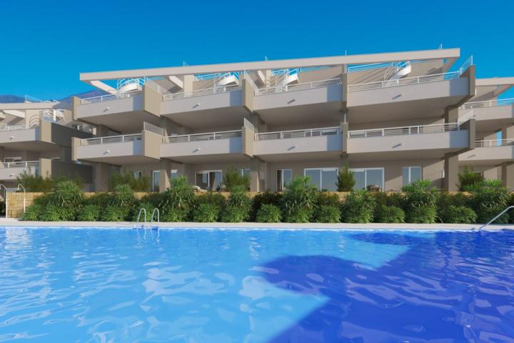 APARTAMENTO EN PRIMERA LÍNEA DE GOLF EN ESTEPONA photo 0