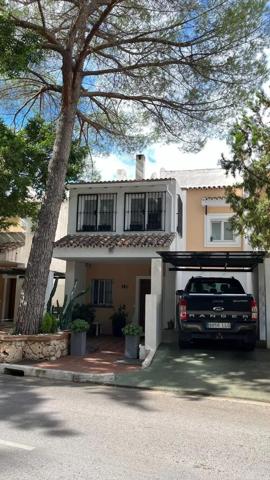 Exclusiva vivienda adosada en primera línea de golf en La Quinta, Benahavís photo 0