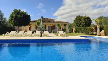 Chalet en Alquiler en Campos: Espacio, Confort y Entorno Natural photo 0