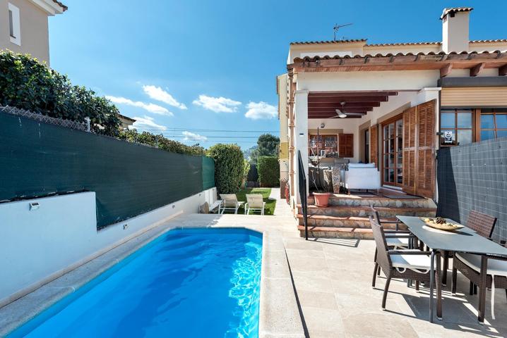 Elegancia, luz natural y privacidad en chalet pareado con jardín y piscina en Pla de Sa Coma photo 0