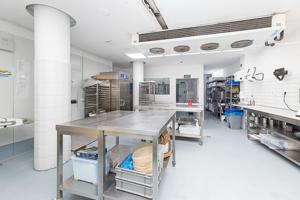 Amplio local con licencia de actividad industrial en El Fortí, Palma photo 0