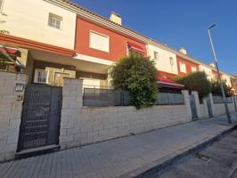 Adosado de tres plantas en venta en Petrer photo 0
