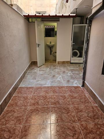 PLANTA BAJA CON PATIO - 5 HABITACIONES EN V. REMEDIO photo 0