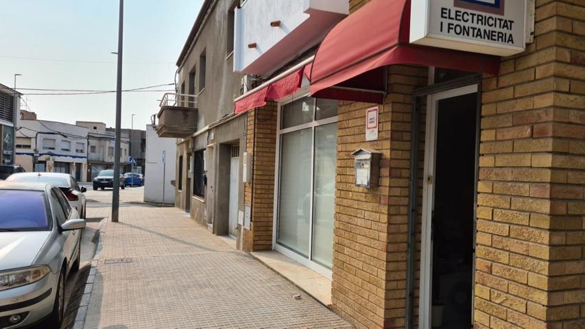 Local comercial de 125 m2 en calle principal photo 0