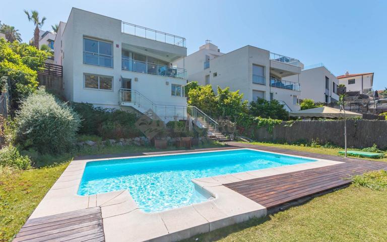 Venta. Moderno chalet con piscina y vistas al mar en Sitges photo 0