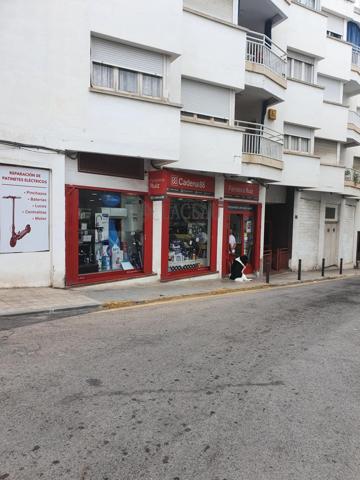 Gran local comercial en Sitges photo 0