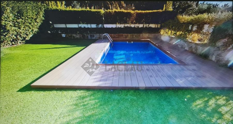 Planta Baja dúplex con jardín y piscina privados en exclusivo complejo de Barcelona photo 0