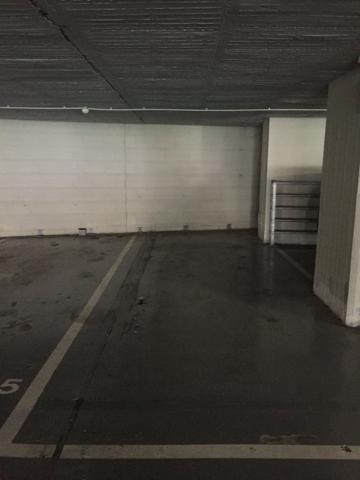 Plaza de parking grande en el Mercado. photo 0