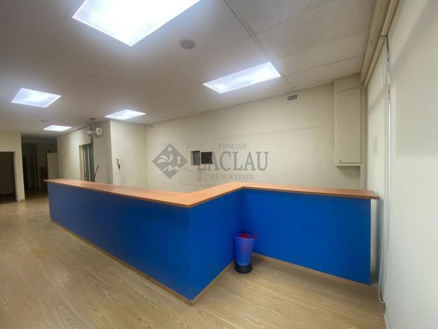 Amplio local de alquiler en el centro photo 0