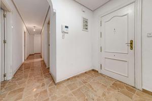 DESCUBRE LA COMODIDAD Y EL LUJO EN ESTA ESPACIOSA CASA DE 5 DORMITORIOS Y 2 BAÑOS EN RAMON GALLUD photo 0