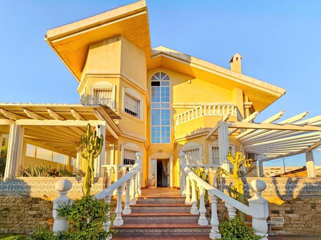 ¡Descubre la Exclusividad y el Lujo Mediterráneo en Esta Impresionante Villa en Esquina - Torrevieja photo 0