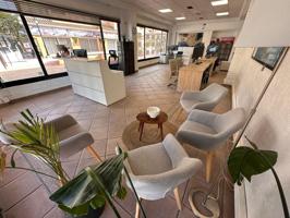 🏢 Local Comercial en Esquina – ¡Ubicación Premium en el Corazón de Torrevieja! photo 0