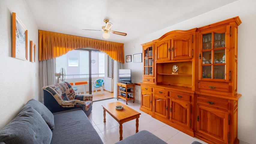Apartamento de 3 dormitorios y 2 baños con parking y piscina comunitaria en Torrevieja photo 0
