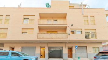 Vivienda familiar de 4 dormitorios con garaje en el centro de Orihuela photo 0