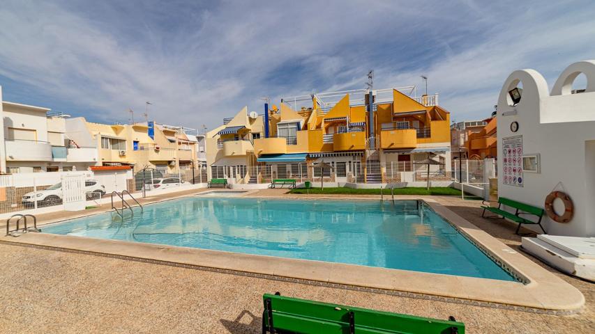 Casa tipo dúplex con 2 dormitorios, con piscina comunitaria y vistas a la Laguna, en Torrevieja photo 0