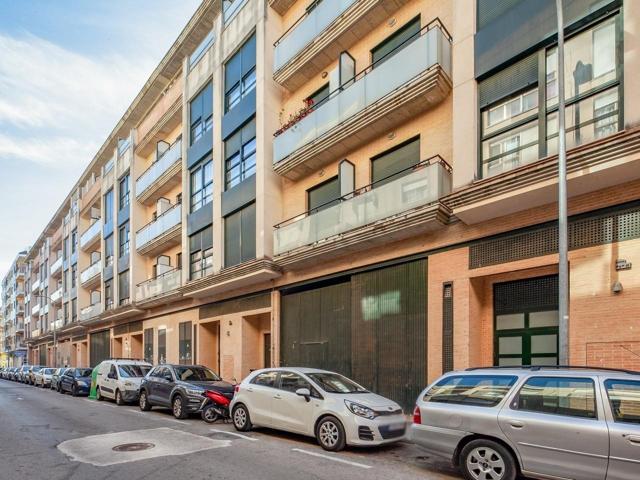 Local comercial de 3.439 m2 en Gandia, C-Luis Vives 21-25 photo 0