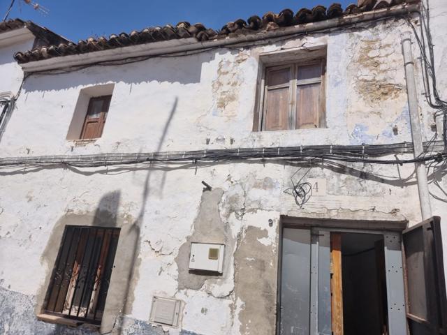 Amplia casa de pueblo para REFORMA INTEGRAL en calle San Jacinto 4 de Oliva photo 0