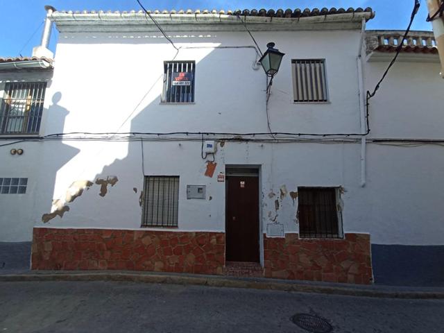 Casa de dos plantas en calle Cánovas del castillo de Oliva photo 0