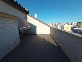 Ático dúplex de 4 dormitorios y 2 baños en Residencial Vesta, Grao de Gandia photo 0