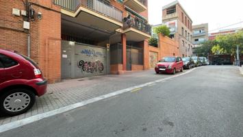 Parking Subterráneo En venta en Porta, Barcelona photo 0