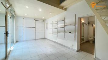 LOCAL COMERCIAL CON DOBLE ESCAPARATE photo 0